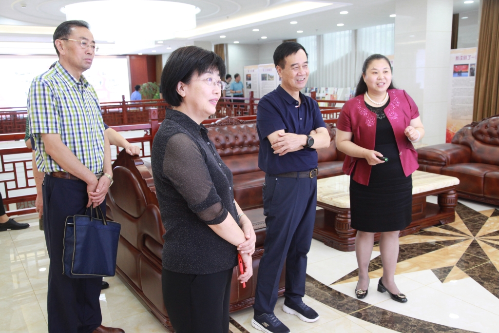 2019年9月17日，連云港市人力資源和社會(huì)保障局程曉紅局長(zhǎng)蒞臨鷹游集團(tuán)交流指導(dǎo)